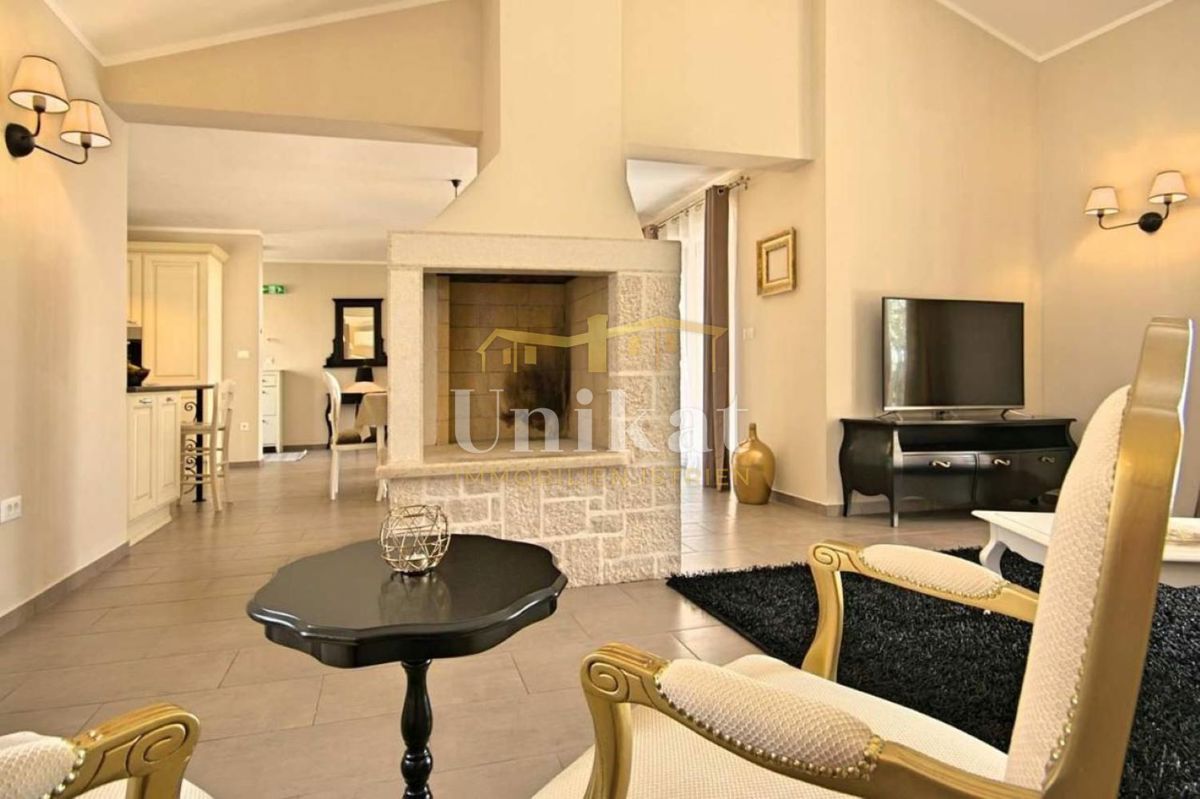 Casa con piscina vicino a Poreč